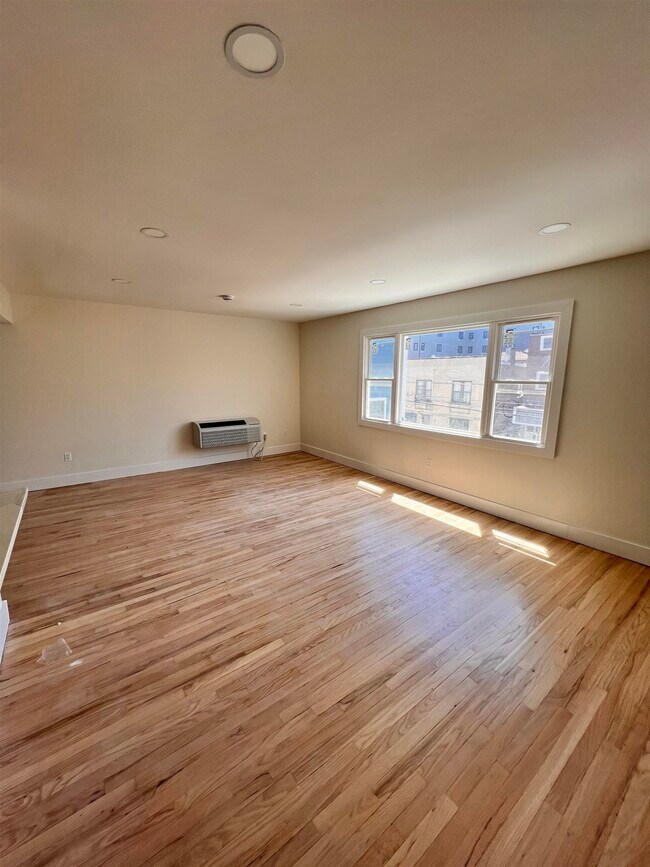 Building Photo - 72 69th St