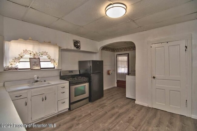 Building Photo - 1418 Capouse Ave