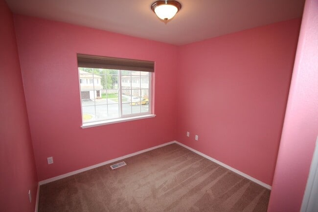 Building Photo - 3 Bedroom East Anchorage Condo w/ Fenced Yard!