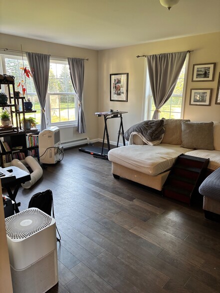 Living Room - 49 Bower St