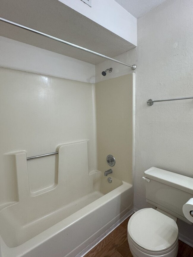 Building Photo - Manors of Bryn Mawr 2 Bed 2 Bath Condo AVA...
