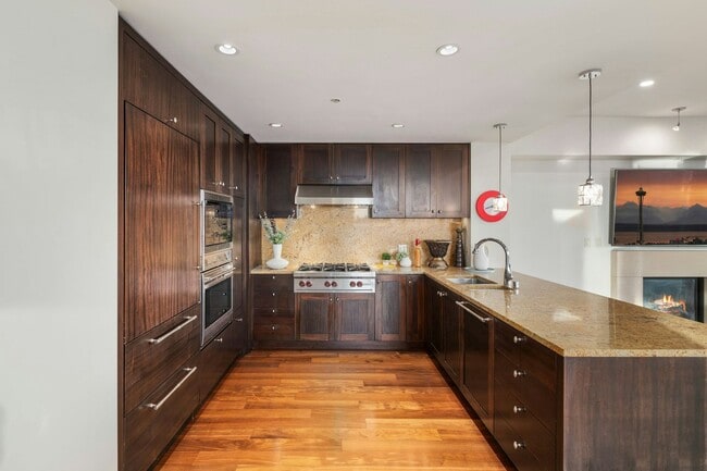 Building Photo - BELLEVUE- TOWERS-500 106th Ave NE (8th Fl)...