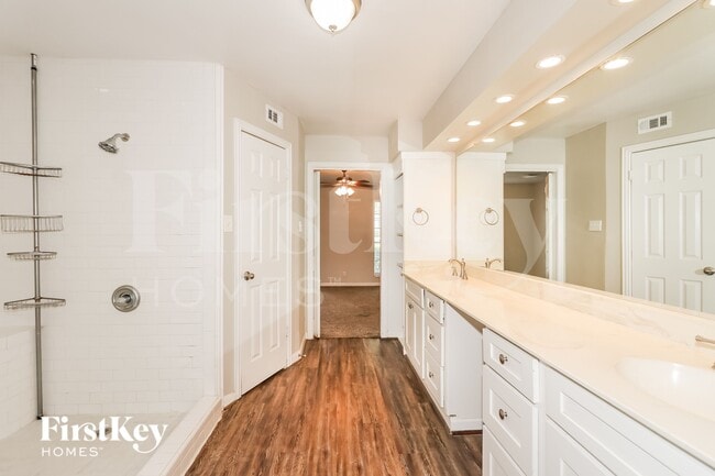 Building Photo - 10530 Jaycreek Dr