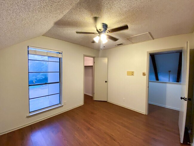 Building Photo - Beautiful Home Located in Thousand Oaks Mo...