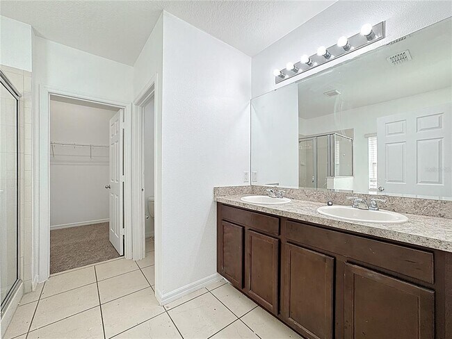 Building Photo - 662 Vitoria Rd