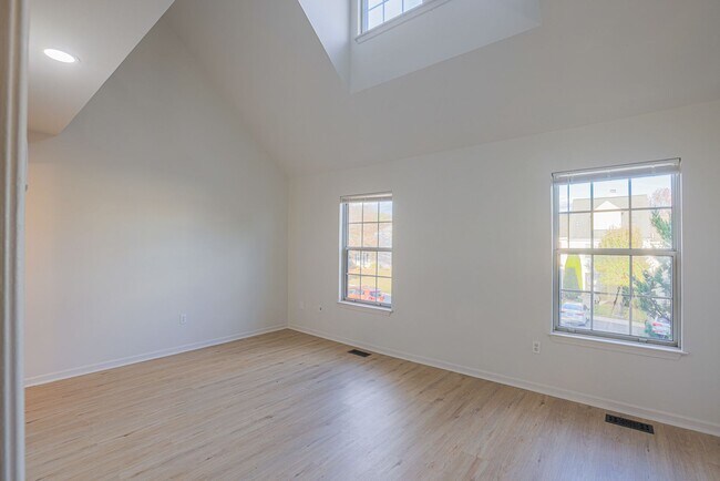 Building Photo - 3342 Garrison Cir