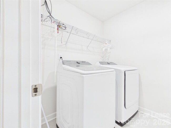 Building Photo - 3941 Woodland View Dr