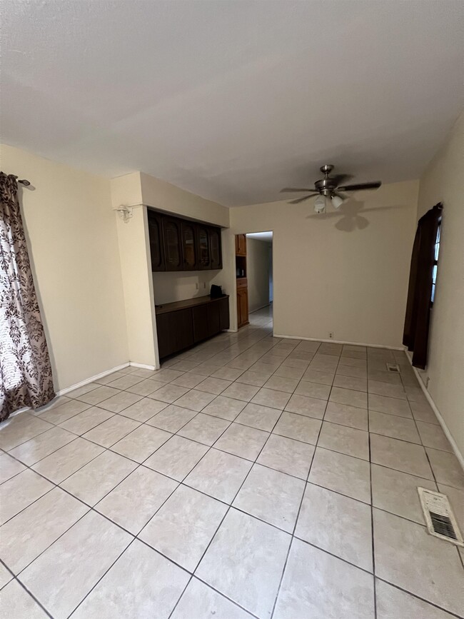 Building Photo - 125 Burge Dr