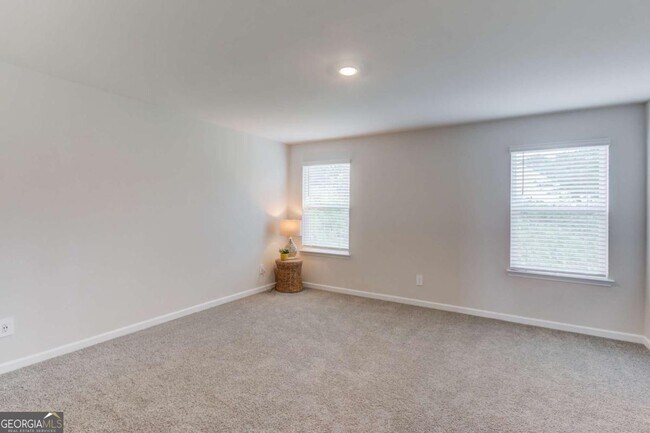 Building Photo - 1325 Lyon Wy Dr