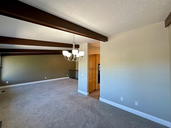 Building Photo - 2710 Lakeridge Ln