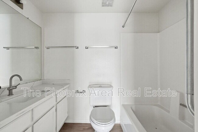 Building Photo - 930 N Mesa Dr