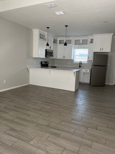 Building Photo - 1630 Playa Dr