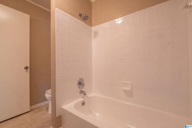 Building Photo - 1402 Applegate Dr