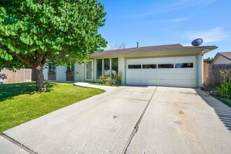 Building Photo - Single Level Living w/Spacious Backyard