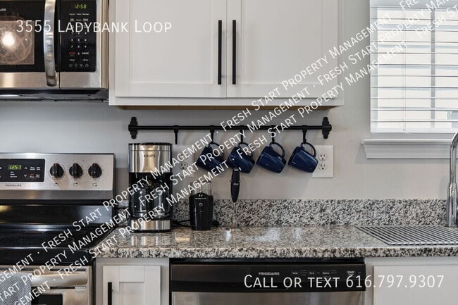 Building Photo - 3555 Ladybank Loop