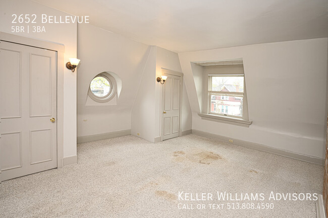 Building Photo - 2652 Bellevue-