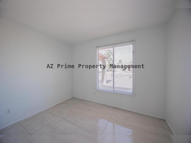 Building Photo - 3629 E Blanche Dr