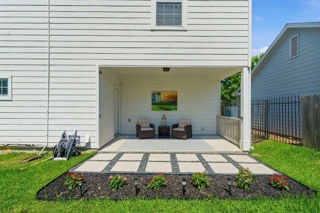 Building Photo - 5508 Elysian St