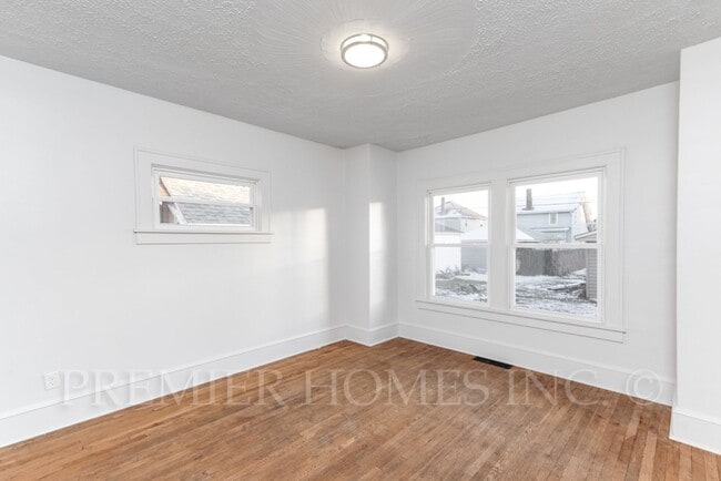 Building Photo - Pristine 3BR Home with 2-Car Garage & Designer Finishes