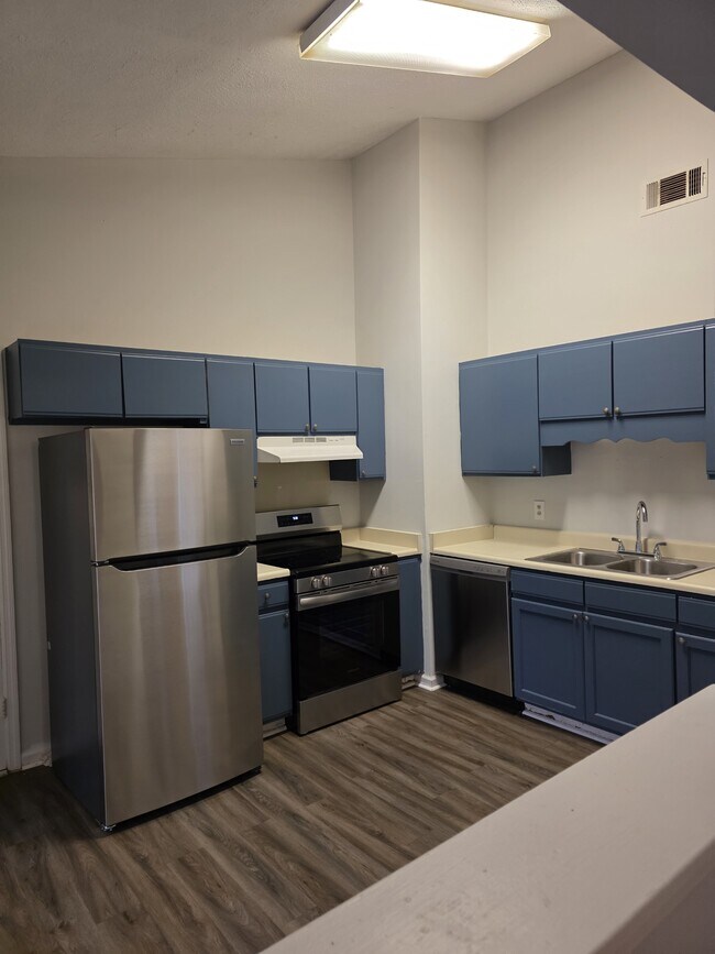 Building Photo - 107 Dogwood Cir