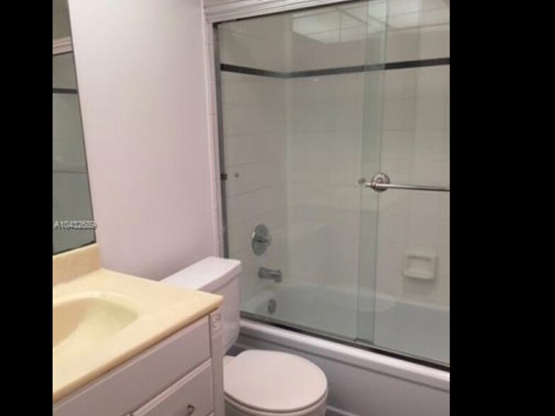 Full bath enclosed shower - 1731 SE 15th St