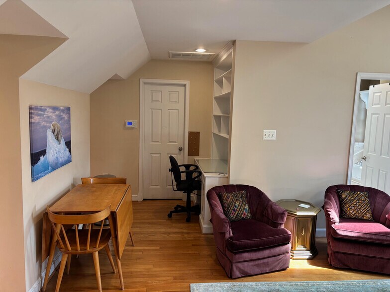Building Photo - 5804 Searl Ter
