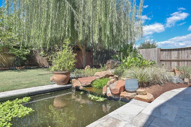Building Photo - 2215 Tonkawa Trl