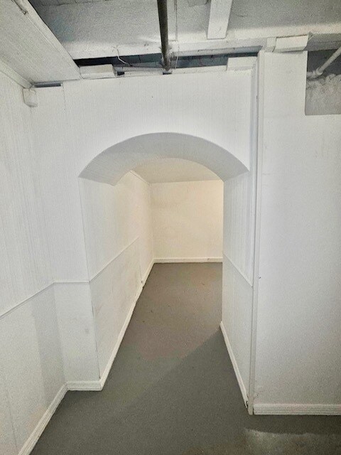 Building Photo - 4 bedroom 3 bathroom hose