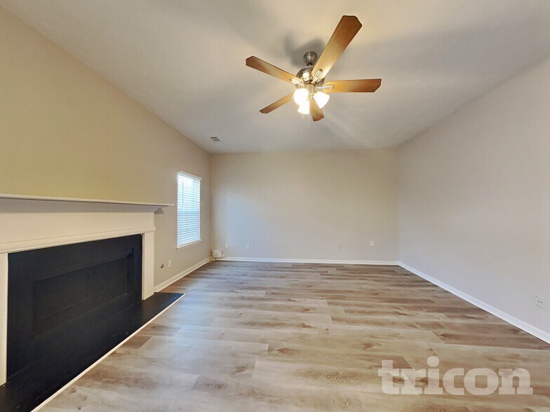 Building Photo - 124 River Pass Ct NE