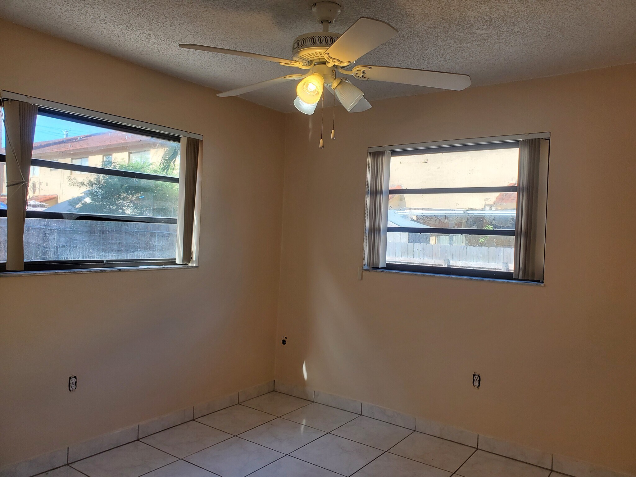 Building Photo - 1451 W 43rd Pl