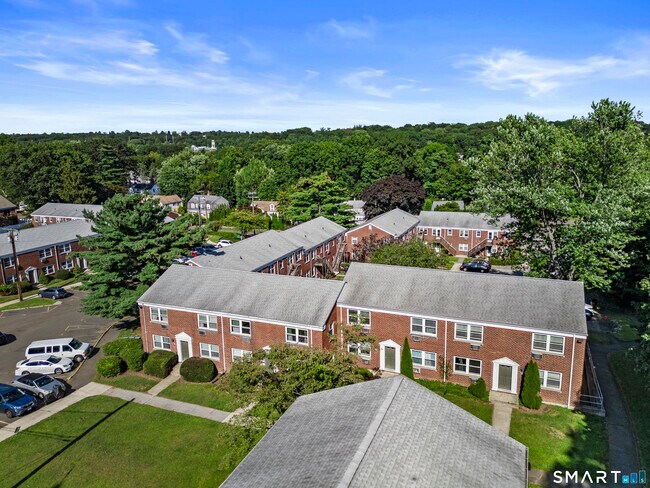 Building Photo - 13 Hamilton Ct