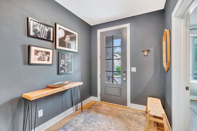 Building Photo - 2716 Delaware Ave