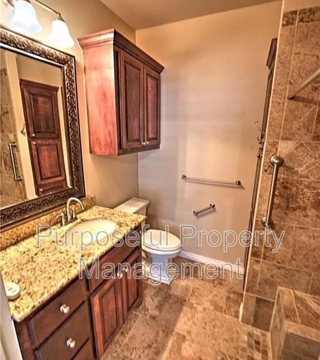 Building Photo - 2102 Lonnie Ln