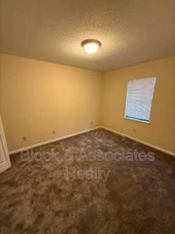 Building Photo - 646 Greenfield St