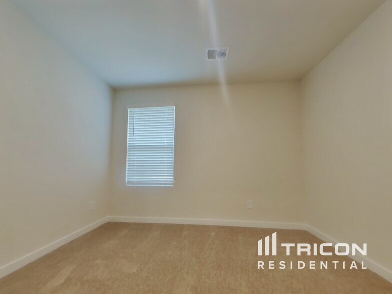 Building Photo - 744 Great Oak Pl