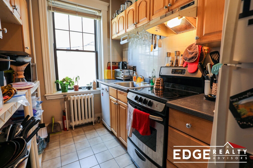 Building Photo - 6 Sutherland Rd