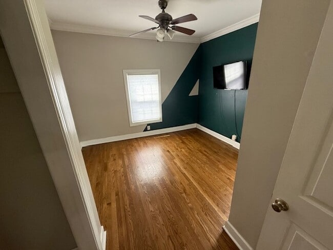 Building Photo - Adorable East Nashville Cottage just a hal...