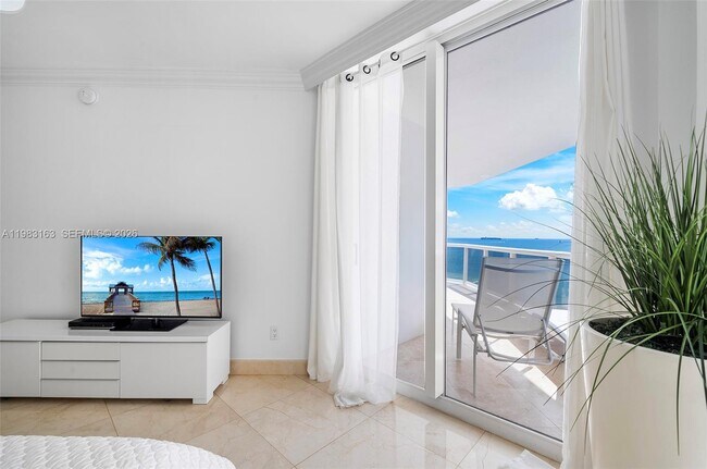 Building Photo - 4775 Collins Ave