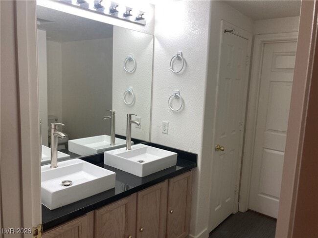 Building Photo - 2001 Quartz Cliff St