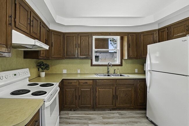 Building Photo - 35 Canna Dr