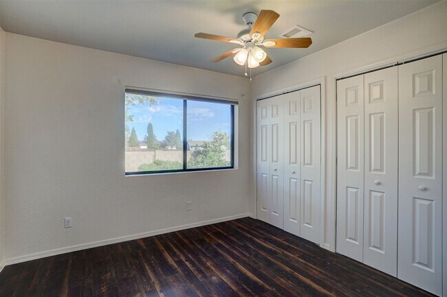 Building Photo - 7930 E Larkspur Ln