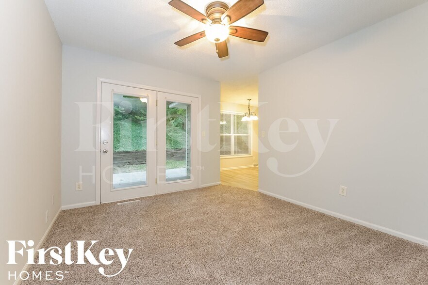 Building Photo - 5905 NW Whispering Oaks Ln