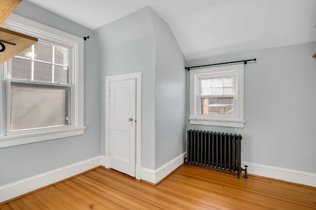 Building Photo - Standout 3-bed, 1.5-bath 1930s Richmond home full of vintage charm