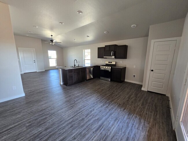 Building Photo - 528 Boxelder Dr