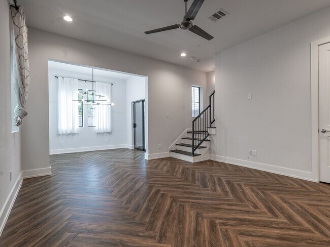 Building Photo - 210 E 32nd St