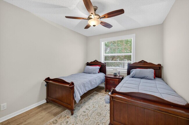 Building Photo - 6468 NW 78th Pl