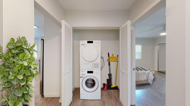 All units come with a brand new washer and dryer - 5008 Hazeltine Ave