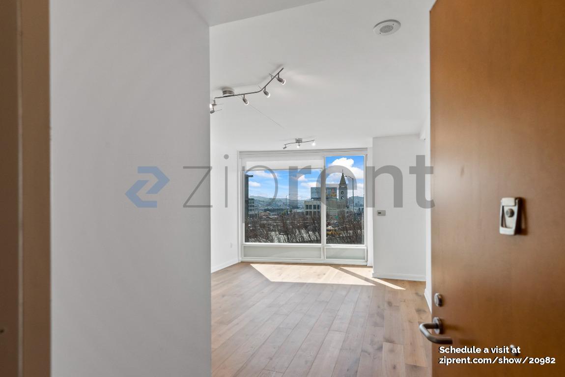 Building Photo - 425 1st St