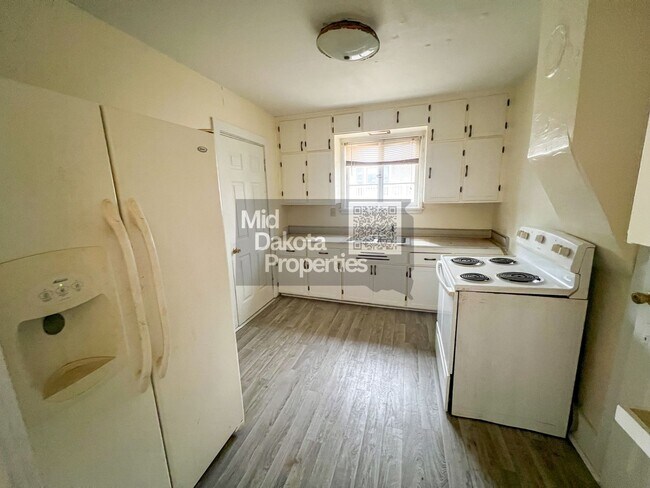 Building Photo - 623 E Hanson-3 bedroom house