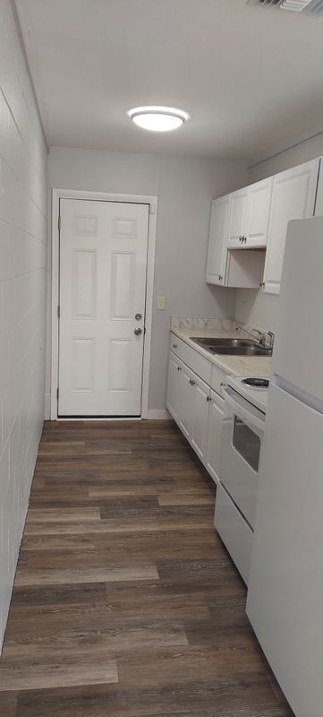 Building Photo - 2070 Avocado Ave